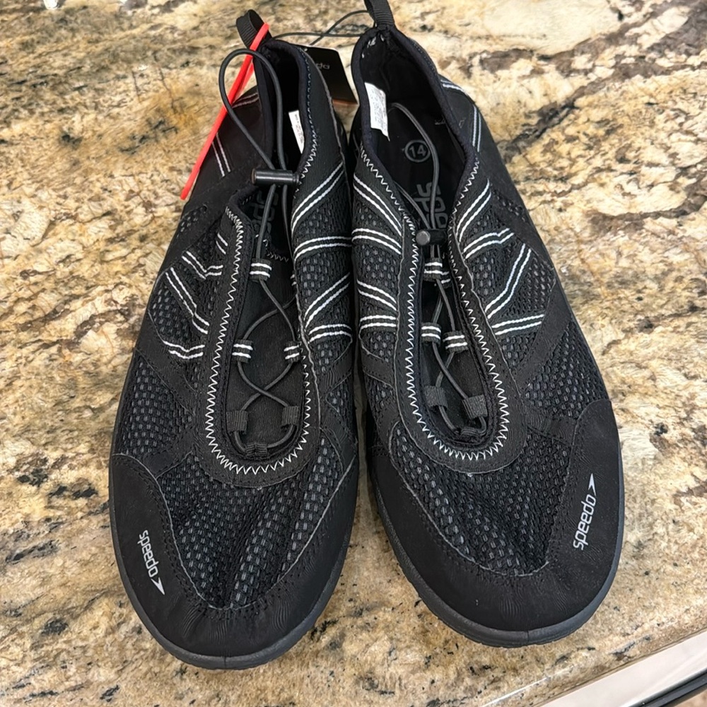 NWT MENS SPEEDO Water shoes